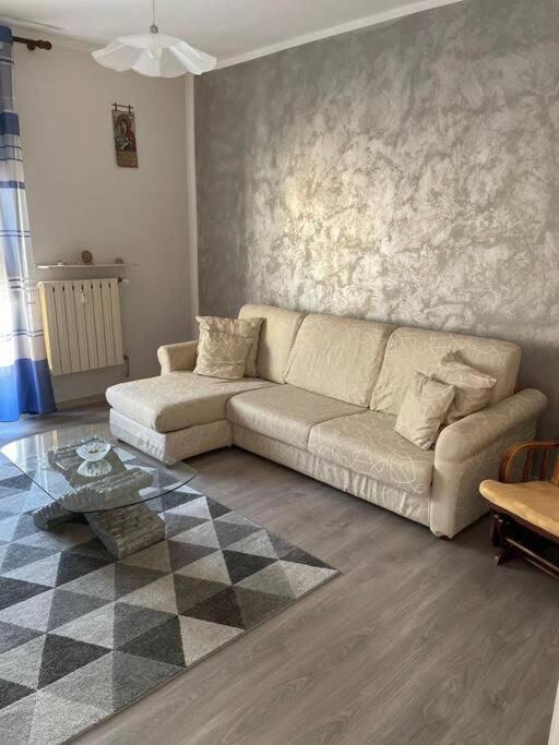 Appartamento Con Tre Camere - Zona Centrale Alessandria Exterior photo